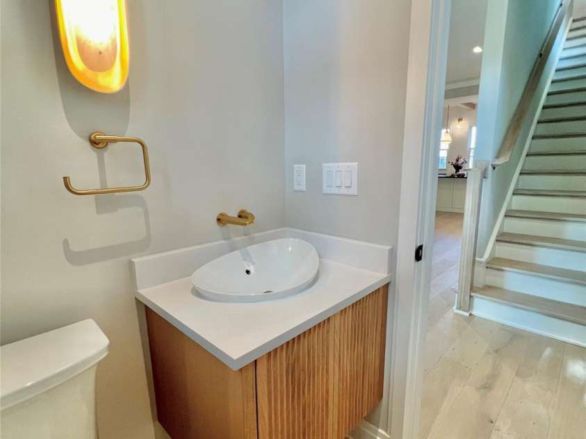 3100 Selwyn Avenue, Charlotte, NC 28209.  MLS# CAR4130767, YatesRealty ID 972. Photos from a completed home in Selwyn Walk.  Note subject is a different floor plan, added for illustrative purposes