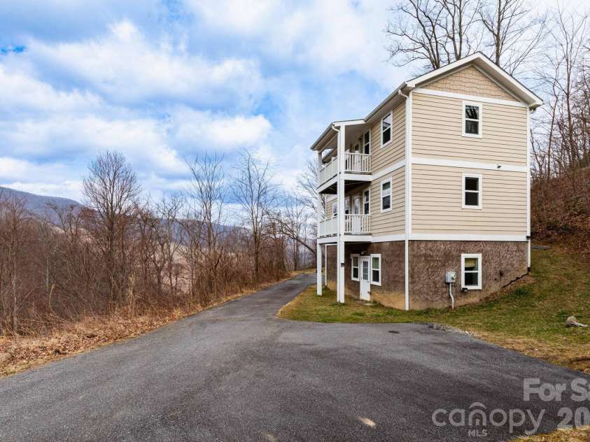14 Lila Lane, Clyde, NC 28721.  MLS# CAR4355862, YatesRealty ID 9721. 