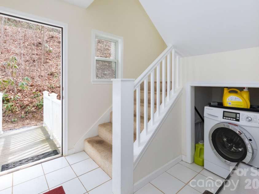 14 Lila Lane, Clyde, NC 28721.  MLS# CAR4355862, YatesRealty ID 9721. 