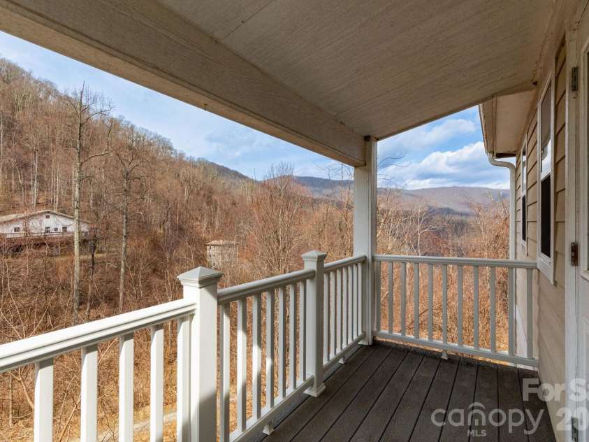 14 Lila Lane, Clyde, NC 28721.  MLS# CAR4355862, YatesRealty ID 9721. 