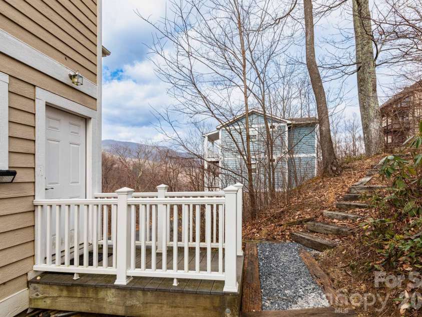 14 Lila Lane, Clyde, NC 28721.  MLS# CAR4355862, YatesRealty ID 9721. 