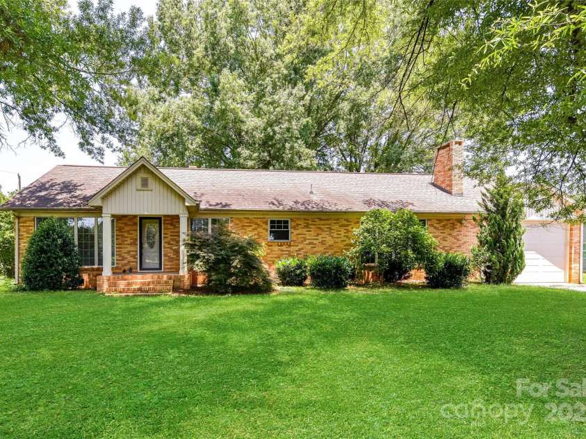 7770 Sherrills Ford Road, Sherrills Ford, NC 28673.  MLS# CAR4229083, YatesRealty ID 9721. Classic, All Brick, Charming Ranch with 3 Bedrooms, 2 Baths & 1 Car Garage, located on nearly an acre of level land with plenty of mature trees for great privacy!