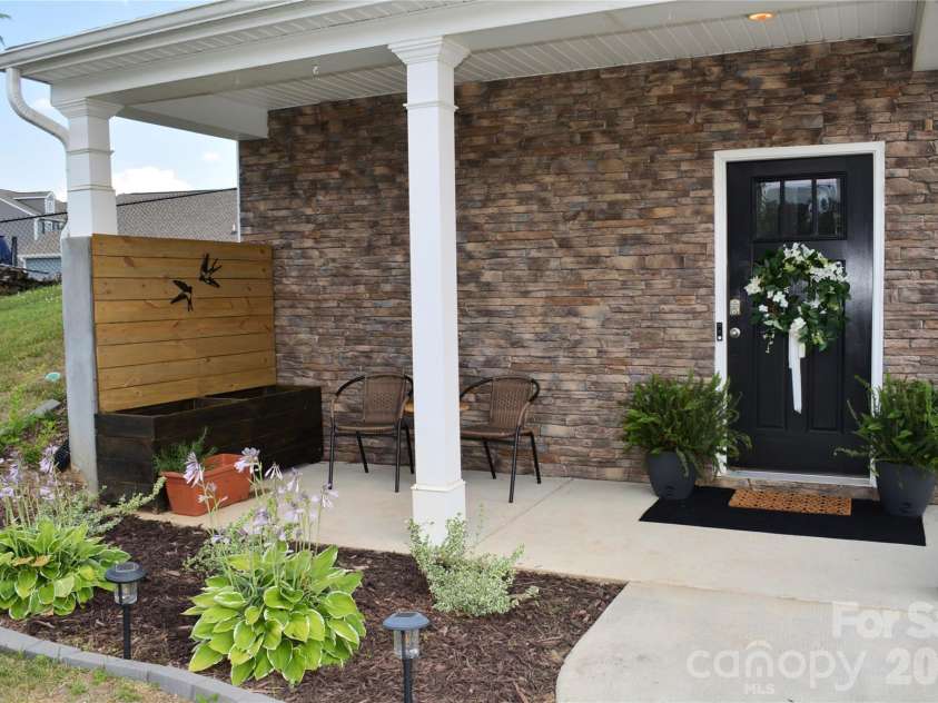 183 Marathon Lane, Candler, NC 28715.  MLS# CAR4354183, YatesRealty ID 9723. 