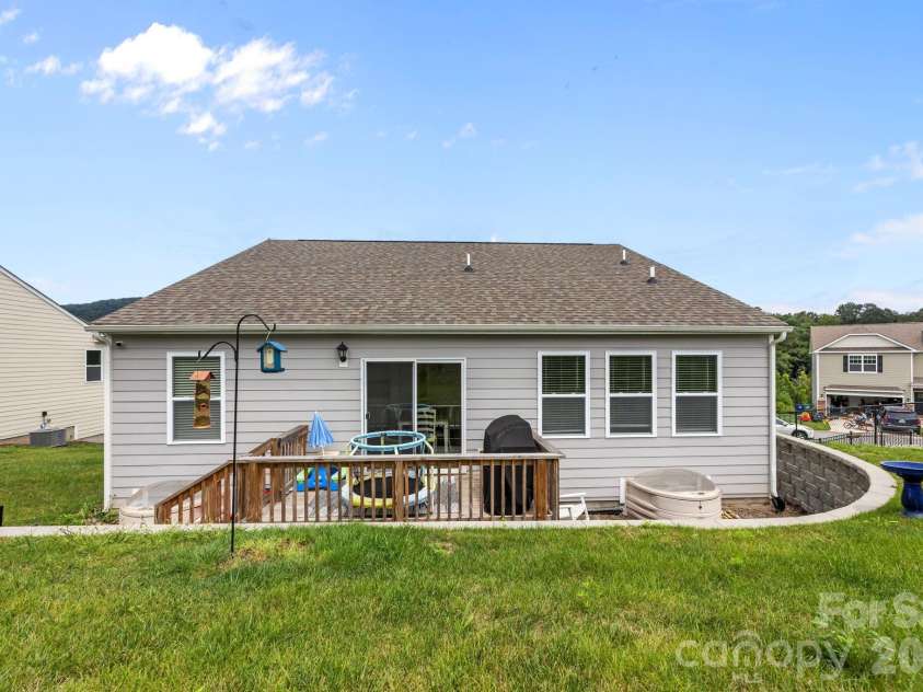 183 Marathon Lane, Candler, NC 28715.  MLS# CAR4427283, YatesRealty ID 9723. 