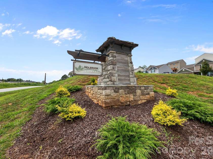 183 Marathon Lane, Candler, NC 28715.  MLS# CAR4427283, YatesRealty ID 9723. 