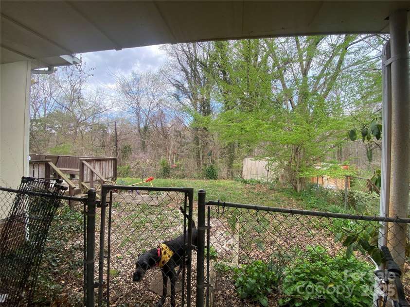 21 Birchwood Lane, Asheville, NC 28805.  MLS# CAR4242633, YatesRealty ID 9723. 