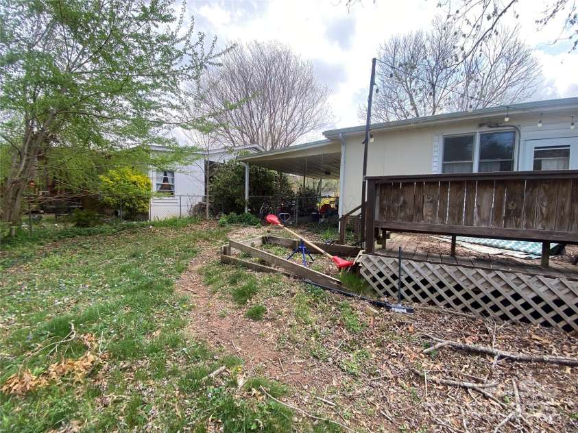 21 Birchwood Lane, Asheville, NC 28805.  MLS# CAR4242633, YatesRealty ID 9723. 