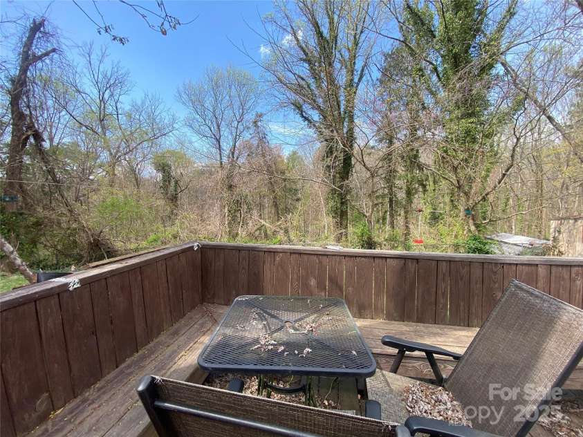 21 Birchwood Lane, Asheville, NC 28805.  MLS# CAR4242633, YatesRealty ID 9723. 