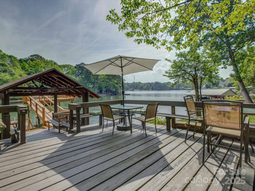 1114 Palmyra Drive, Tega Cay, SC 29708.  MLS# CAR4249684, YatesRealty ID 9724. 