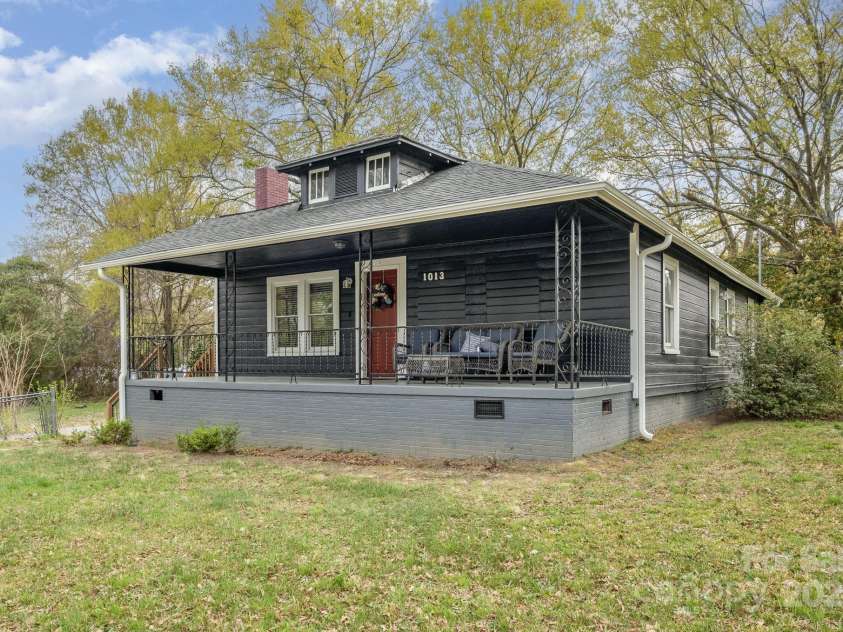 1013 East Drive, Gastonia, NC 28052.  MLS# CAR4241155, YatesRealty ID 9725. 