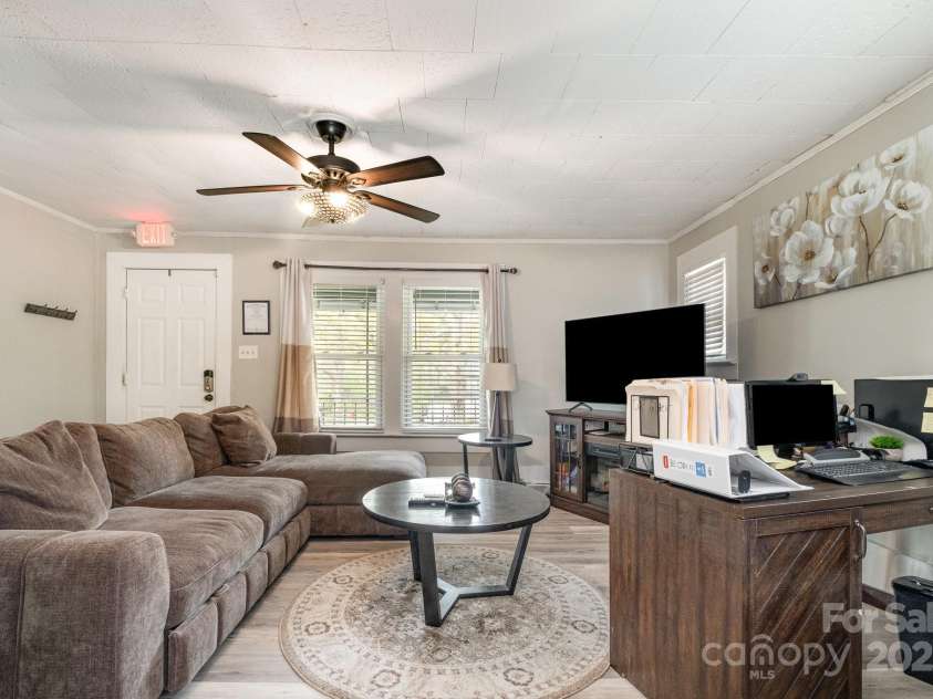 1013 East Drive, Gastonia, NC 28052.  MLS# CAR4241155, YatesRealty ID 9725. 