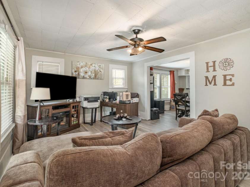 1013 East Drive, Gastonia, NC 28052.  MLS# CAR4241155, YatesRealty ID 9725. 