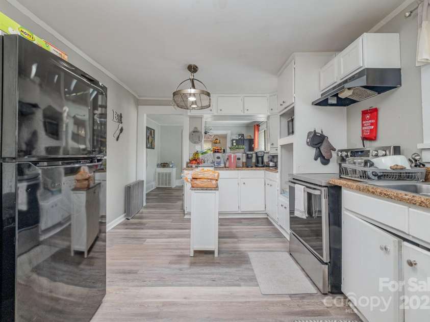 1013 East Drive, Gastonia, NC 28052.  MLS# CAR4241155, YatesRealty ID 9725. 