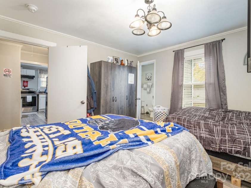 1013 East Drive, Gastonia, NC 28052.  MLS# CAR4241155, YatesRealty ID 9725. 