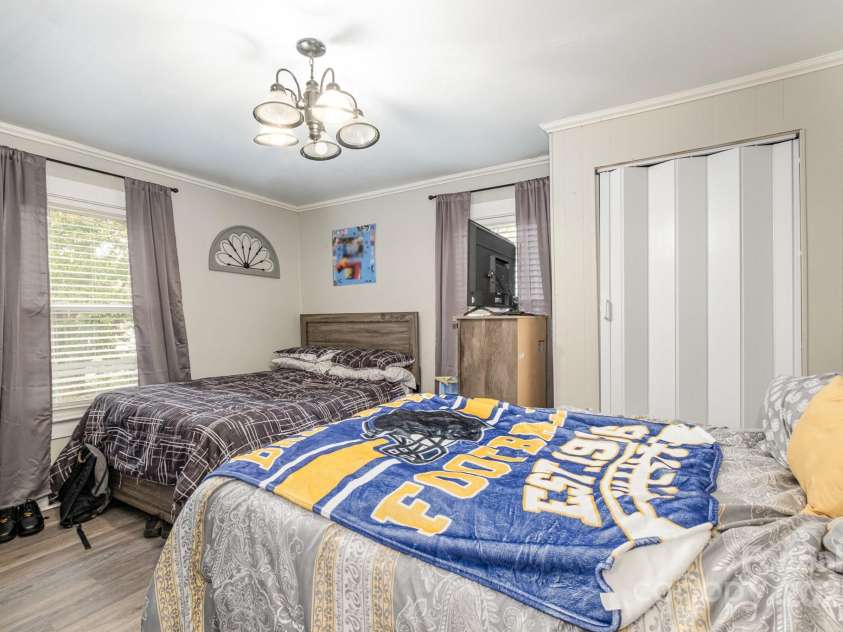 1013 East Drive, Gastonia, NC 28052.  MLS# CAR4241155, YatesRealty ID 9725. 