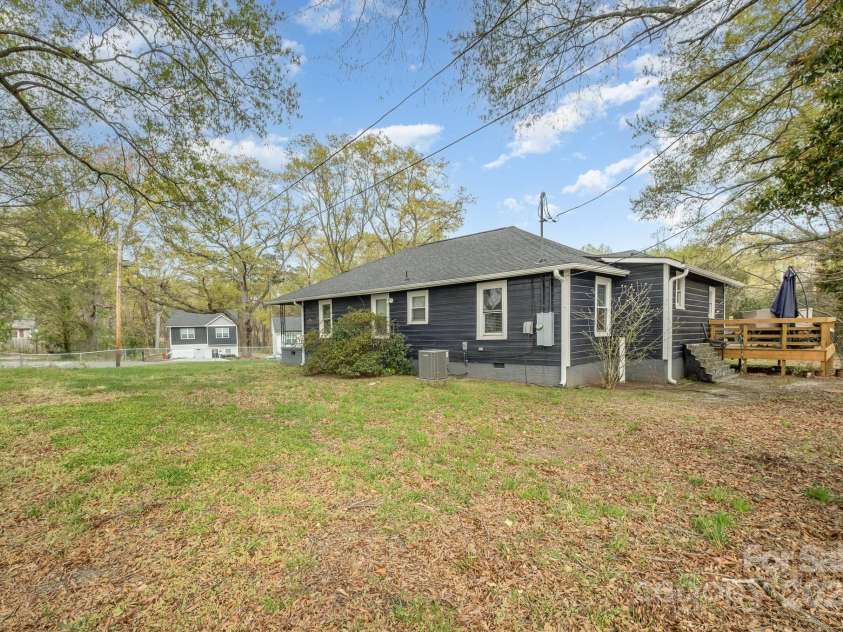 1013 East Drive, Gastonia, NC 28052.  MLS# CAR4241155, YatesRealty ID 9725. 