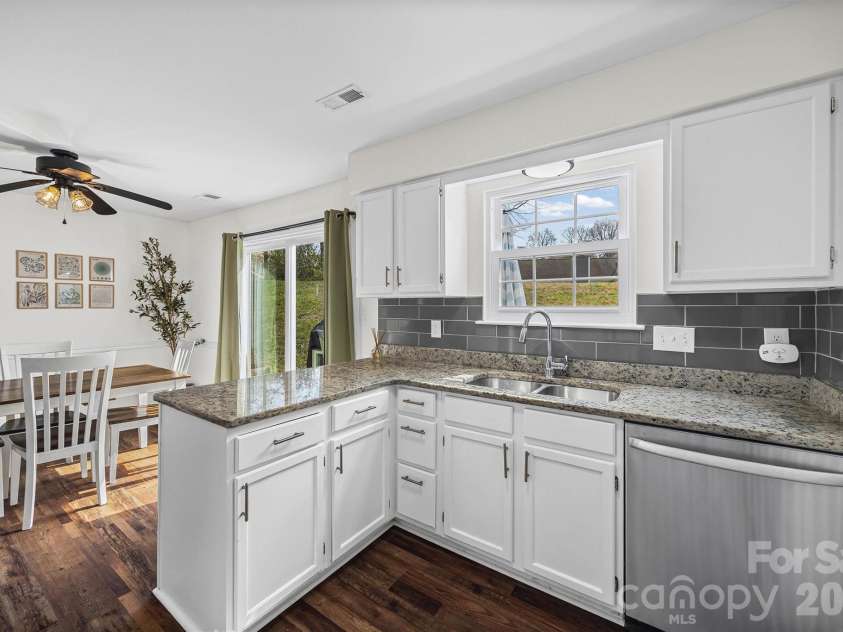 6104 Sunbridge Court, Charlotte, NC 28269.  MLS# CAR4354225, YatesRealty ID 9725. 