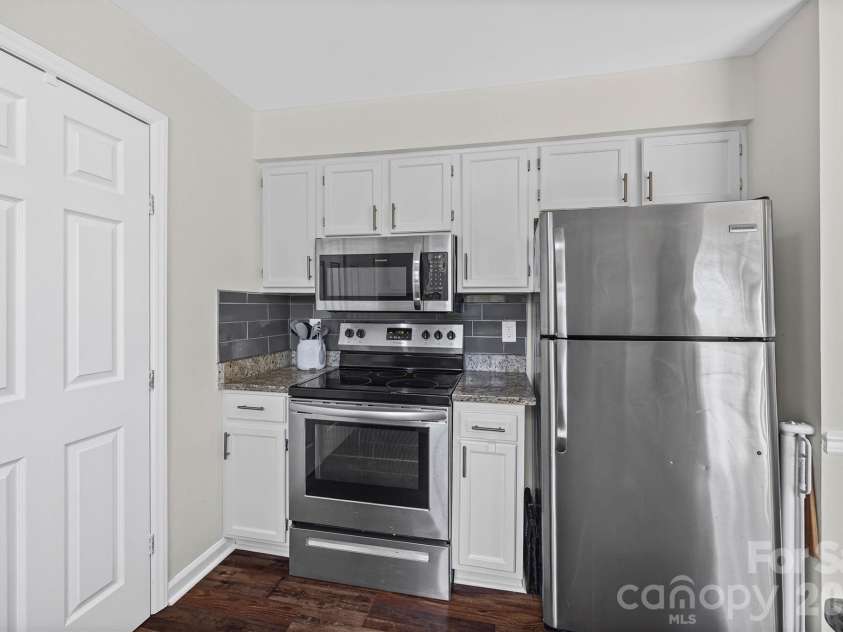 6104 Sunbridge Court, Charlotte, NC 28269.  MLS# CAR4354225, YatesRealty ID 9725. 