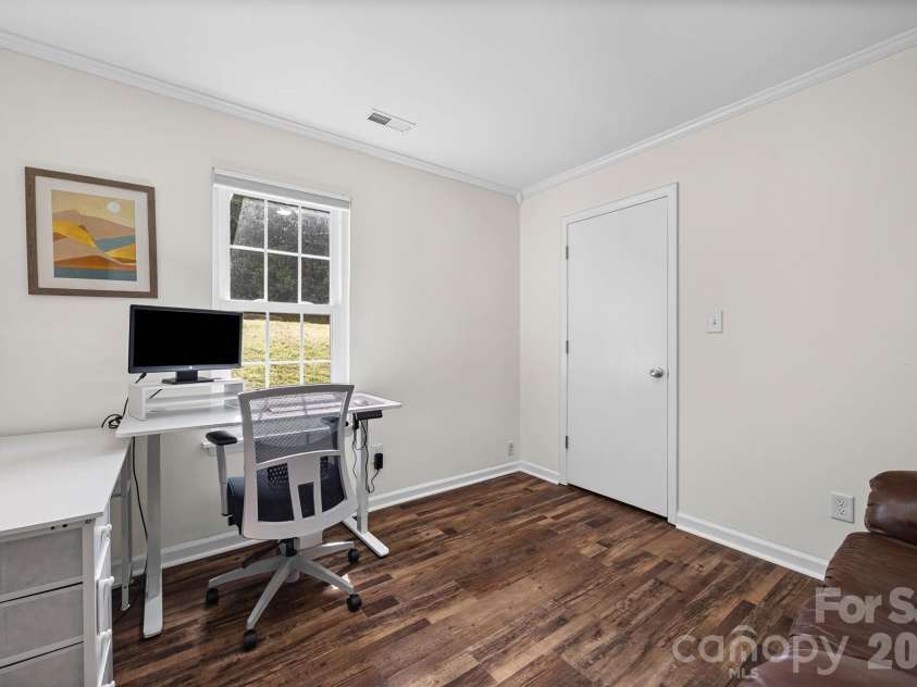 6104 Sunbridge Court, Charlotte, NC 28269.  MLS# CAR4354225, YatesRealty ID 9725. 