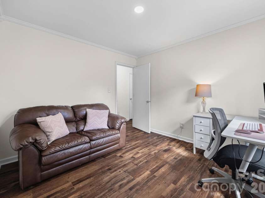 6104 Sunbridge Court, Charlotte, NC 28269.  MLS# CAR4354225, YatesRealty ID 9725. 