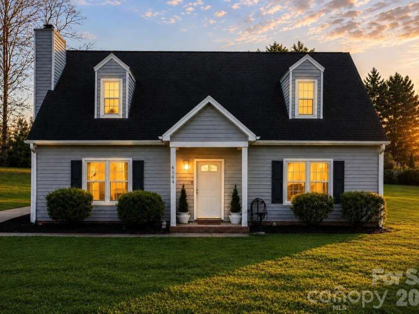 6104 Sunbridge Court, Charlotte, NC 28269.  MLS# CAR4401609, YatesRealty ID 9725. 