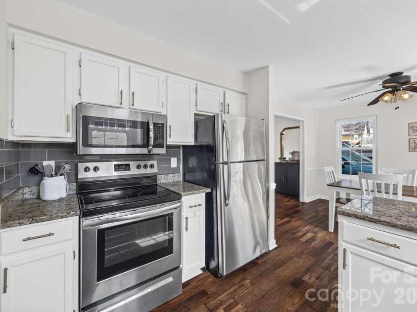 6104 Sunbridge Court, Charlotte, NC 28269.  MLS# CAR4401609, YatesRealty ID 9725. 