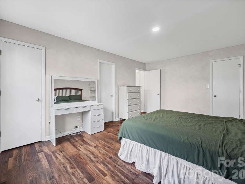 6104 Sunbridge Court, Charlotte, NC 28269.  MLS# CAR4401609, YatesRealty ID 9725. 