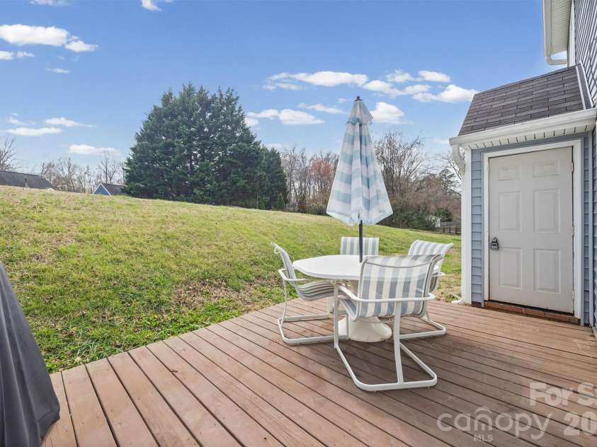 6104 Sunbridge Court, Charlotte, NC 28269.  MLS# CAR4401609, YatesRealty ID 9725. 