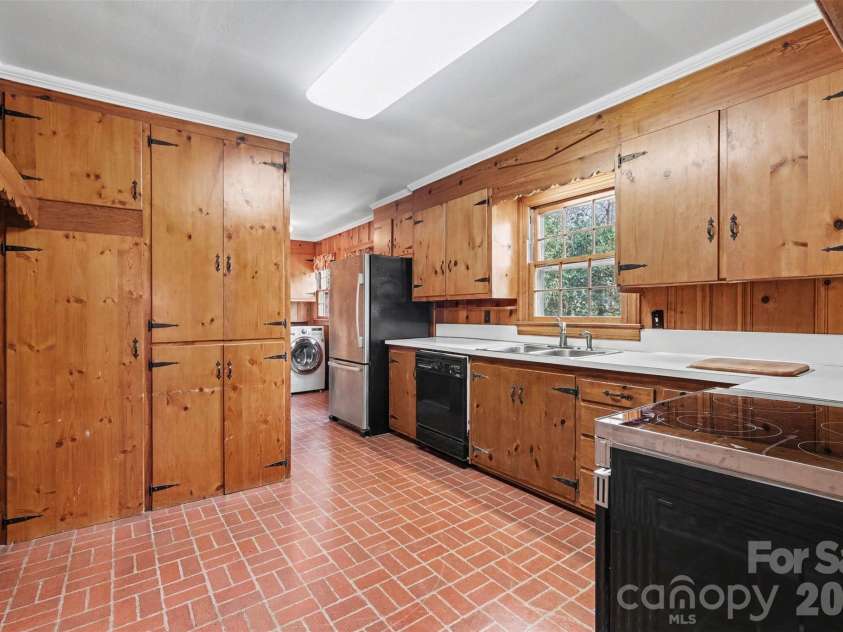 370 Summit Court, Concord, NC 28025.  MLS# CAR4360834, YatesRealty ID 9726. 