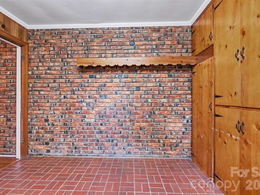 370 Summit Court, Concord, NC 28025.  MLS# CAR4360834, YatesRealty ID 9726. Breakfast area in kitchen