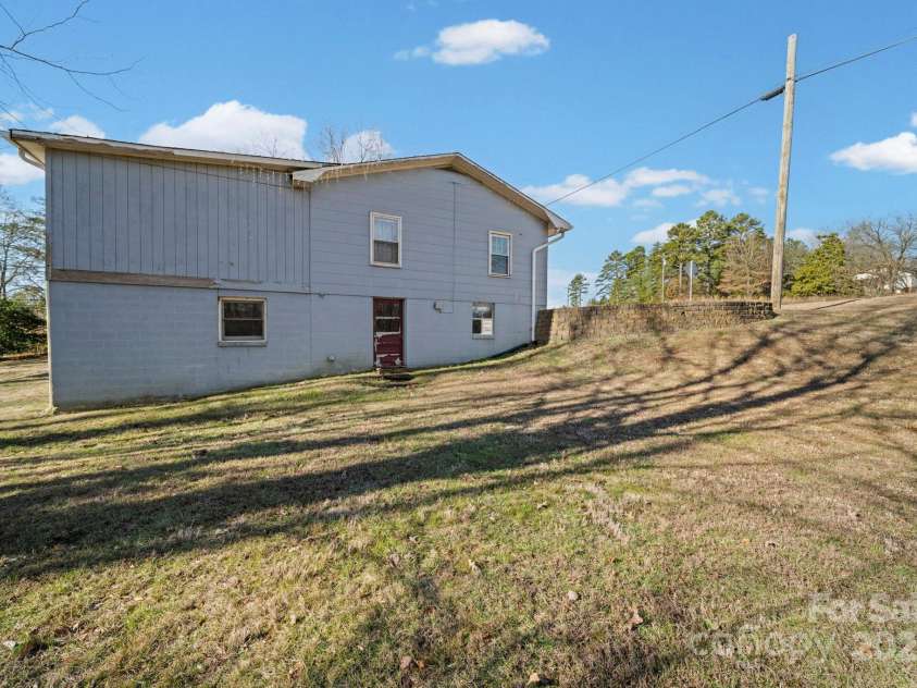 7670 NC Hwy 73 Highway, Mount Pleasant, NC 28124.  MLS# CAR4331448, YatesRealty ID 9727. Exterior Side