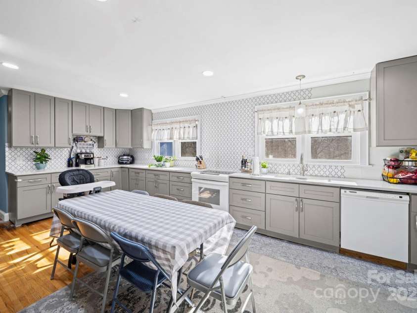 7670 NC Hwy 73 Highway, Mount Pleasant, NC 28124.  MLS# CAR4331448, YatesRealty ID 9727. Kitchen