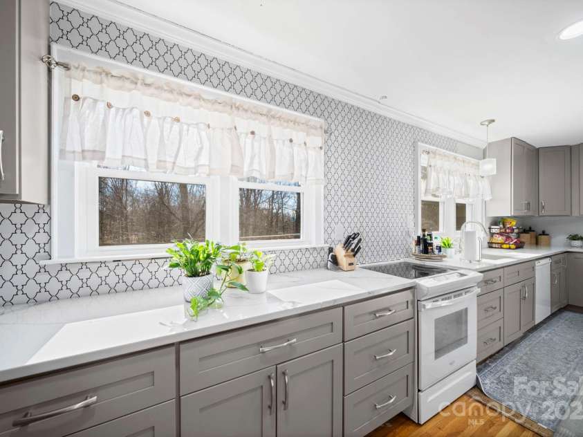 7670 NC Hwy 73 Highway, Mount Pleasant, NC 28124.  MLS# CAR4331448, YatesRealty ID 9727. Kitchen
