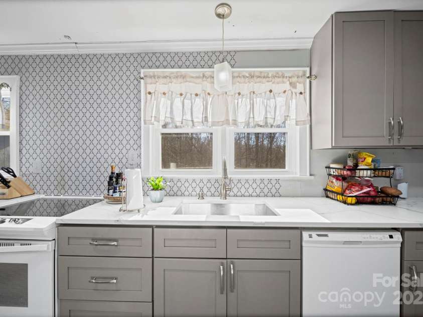 7670 NC Hwy 73 Highway, Mount Pleasant, NC 28124.  MLS# CAR4331448, YatesRealty ID 9727. Kitchen