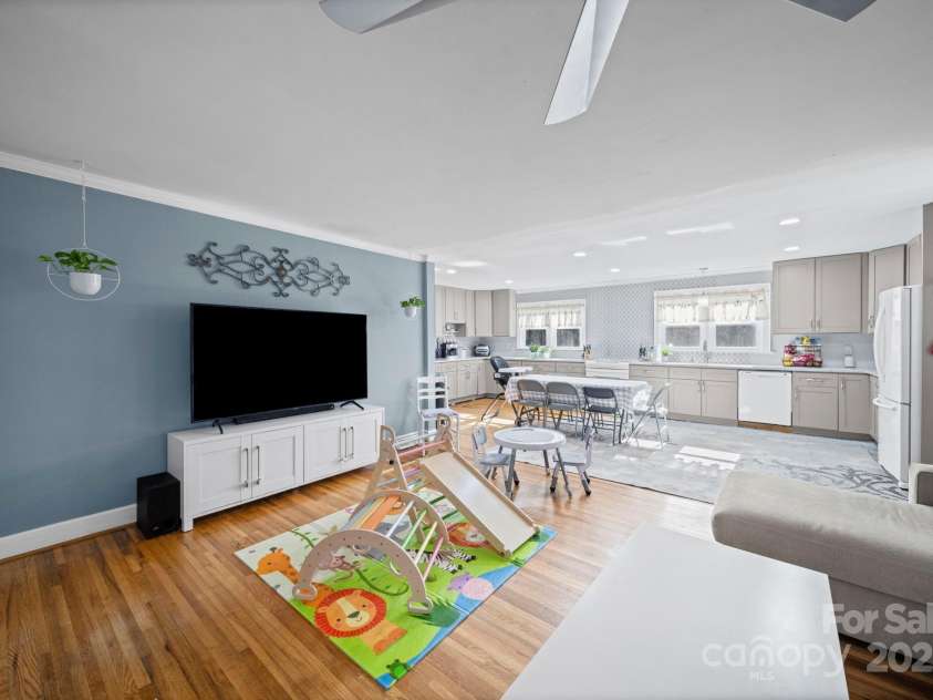 7670 NC Hwy 73 Highway, Mount Pleasant, NC 28124.  MLS# CAR4331448, YatesRealty ID 9727. Living Room/Kitchen