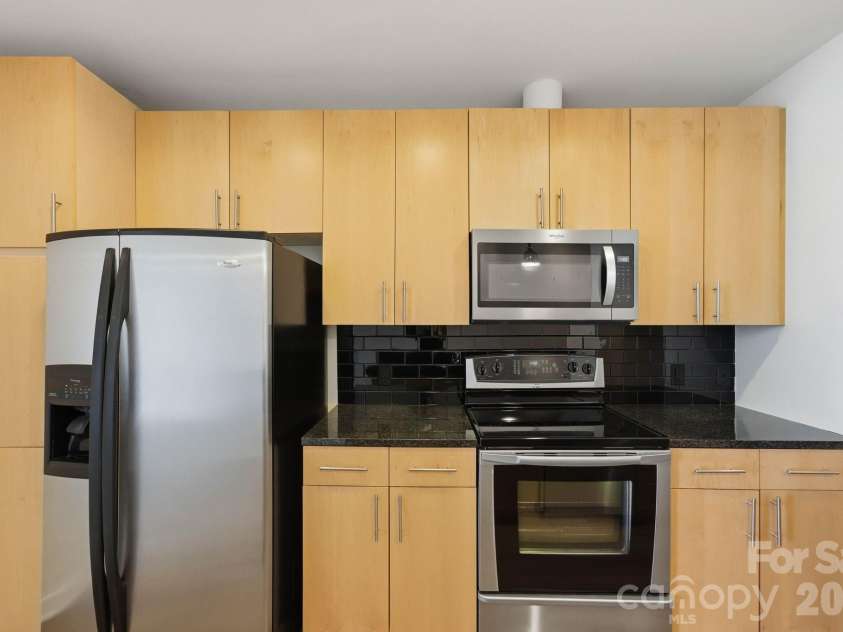 210 N Church Street, Charlotte, NC 28202.  MLS# CAR4414800, YatesRealty ID 973. 