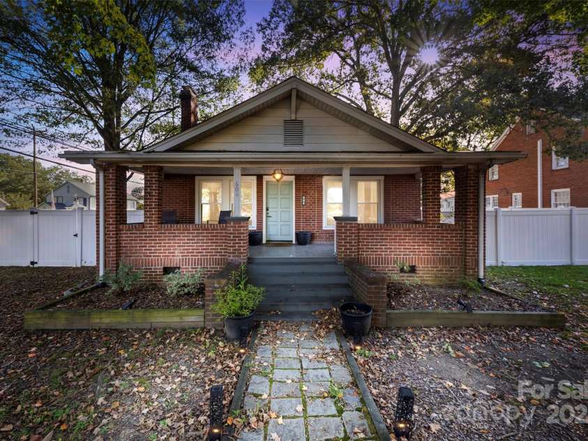 604 Pearl Avenue, Kannapolis, NC 28083.  MLS# CAR4220953, YatesRealty ID 973. 