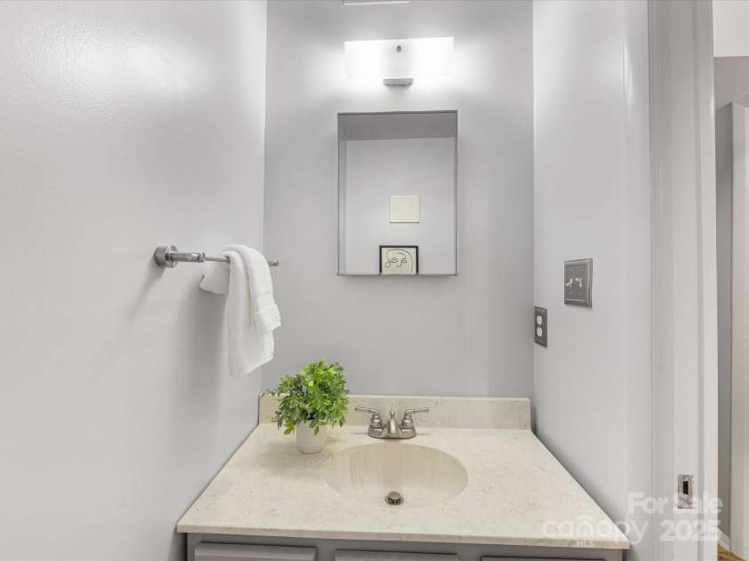 1325 Rock Point Road, Charlotte, NC 28270.  MLS# CAR4252275, YatesRealty ID 9730. Powder Room