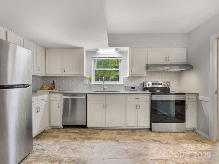 1325 Rock Point Road, Charlotte, NC 28270.  MLS# CAR4252275, YatesRealty ID 9730. Renovated Kitchen