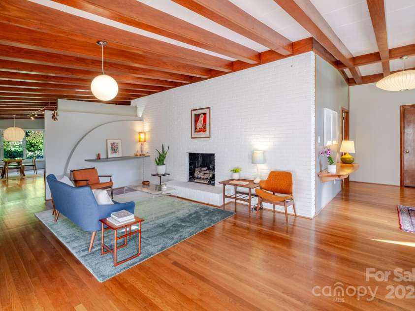 714 Larkhall Lane, Charlotte, NC 28211.  MLS# CAR4252235, YatesRealty ID 9732. 