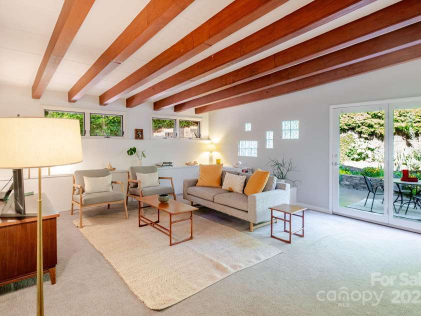 714 Larkhall Lane, Charlotte, NC 28211.  MLS# CAR4252235, YatesRealty ID 9732. 