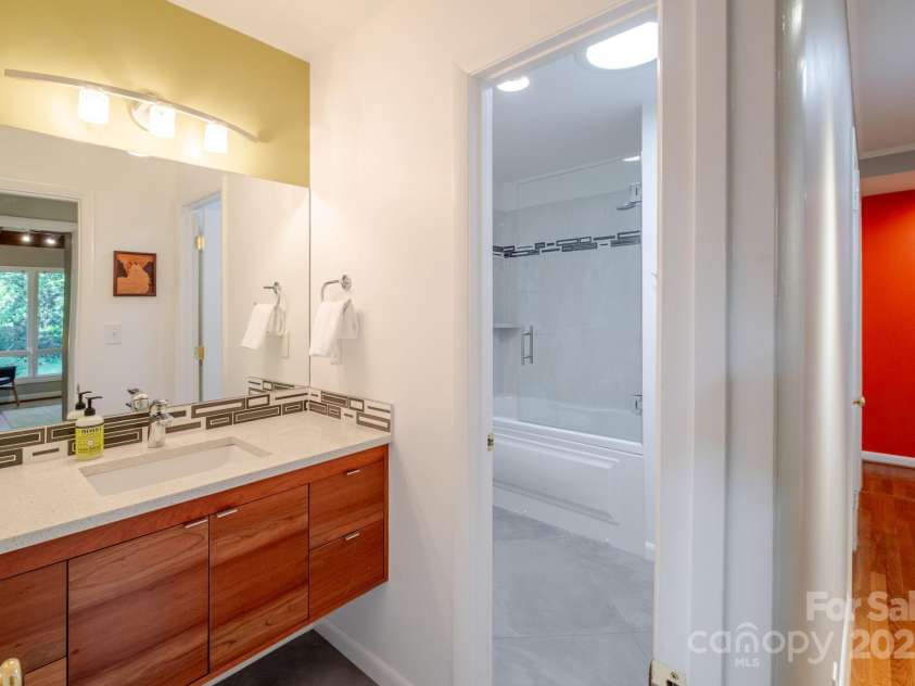 714 Larkhall Lane, Charlotte, NC 28211.  MLS# CAR4252235, YatesRealty ID 9732. 