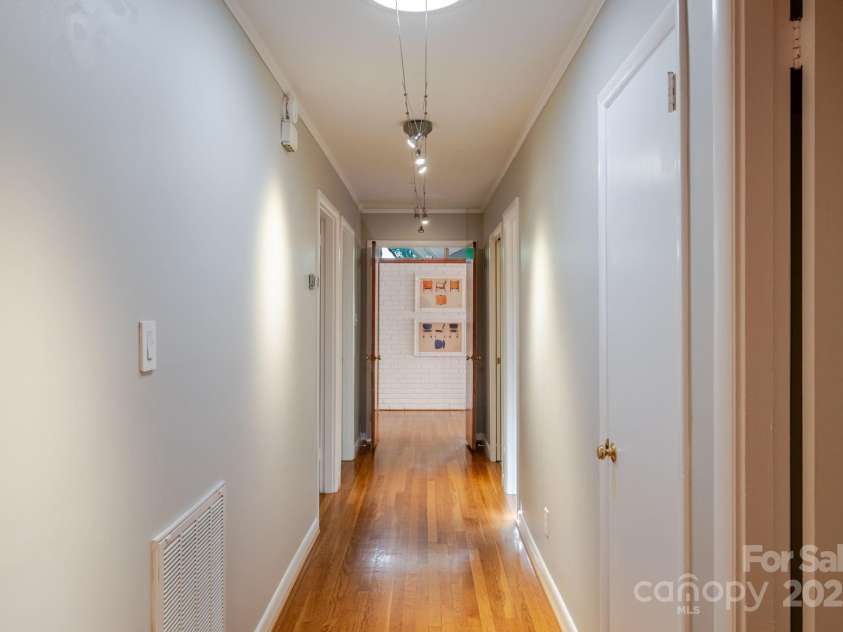 714 Larkhall Lane, Charlotte, NC 28211.  MLS# CAR4252235, YatesRealty ID 9732. 