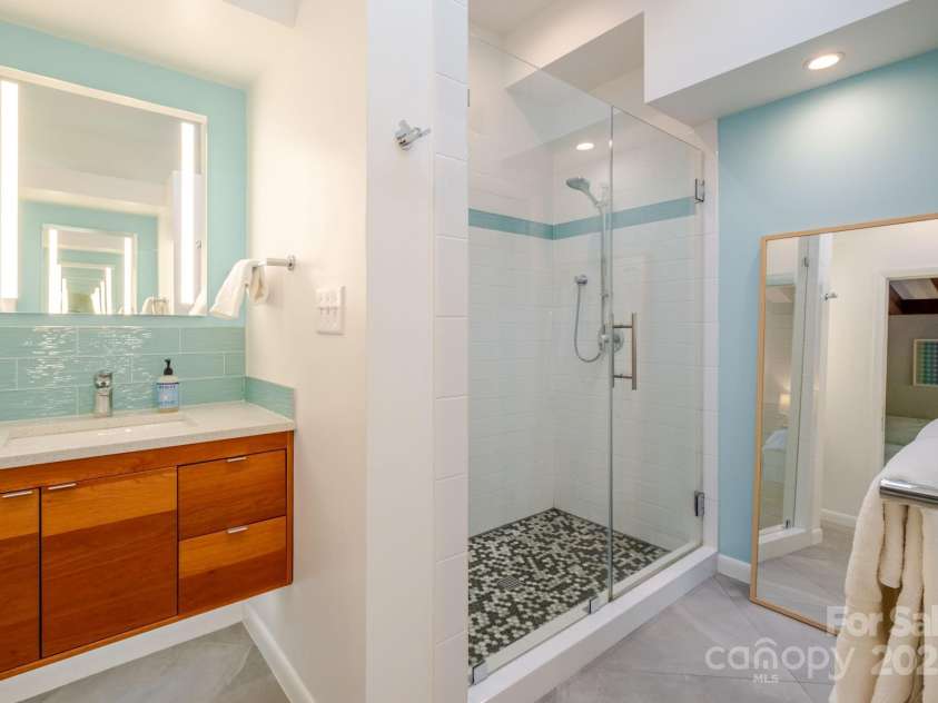 714 Larkhall Lane, Charlotte, NC 28211.  MLS# CAR4252235, YatesRealty ID 9732. 