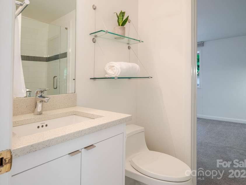 714 Larkhall Lane, Charlotte, NC 28211.  MLS# CAR4252235, YatesRealty ID 9732. 