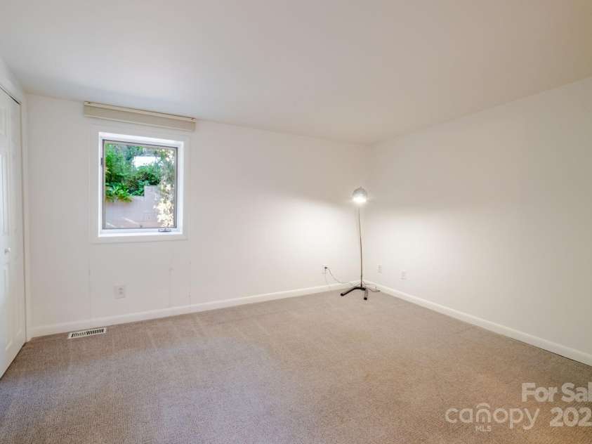 714 Larkhall Lane, Charlotte, NC 28211.  MLS# CAR4252235, YatesRealty ID 9732. 