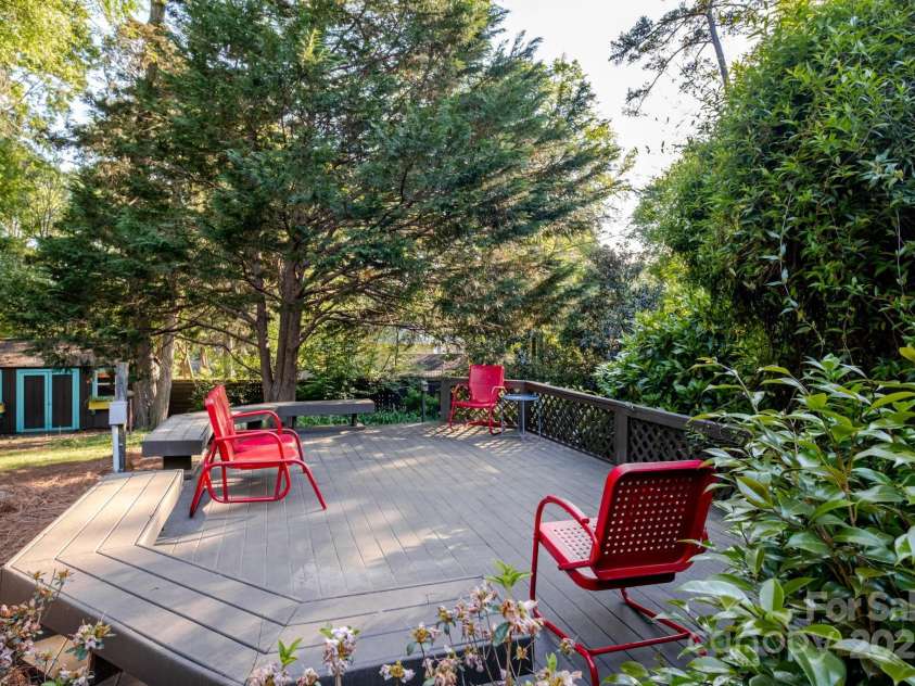 714 Larkhall Lane, Charlotte, NC 28211.  MLS# CAR4252235, YatesRealty ID 9732. 