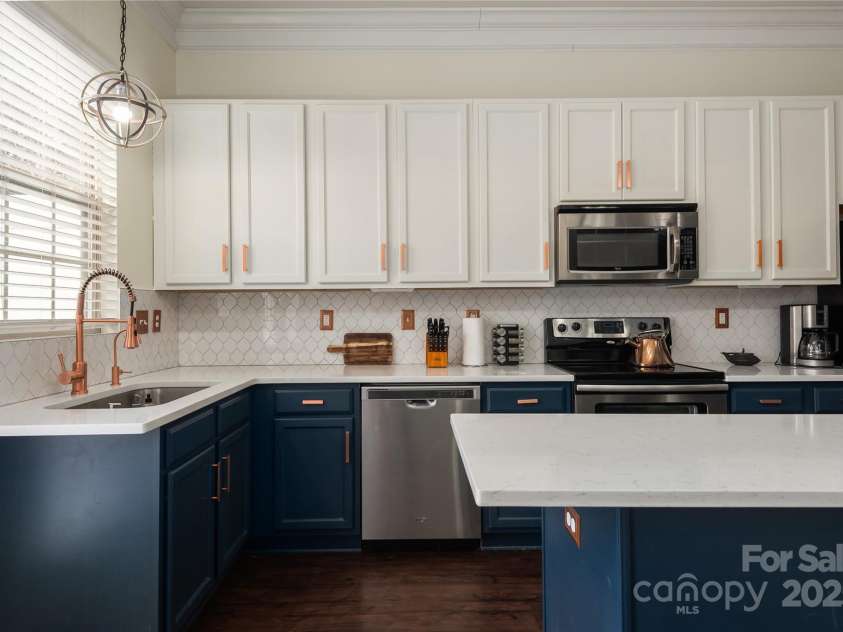 11770 Redbridge Boulevard, Locust, NC 28097.  MLS# CAR4187120, YatesRealty ID 9733. Kitchen