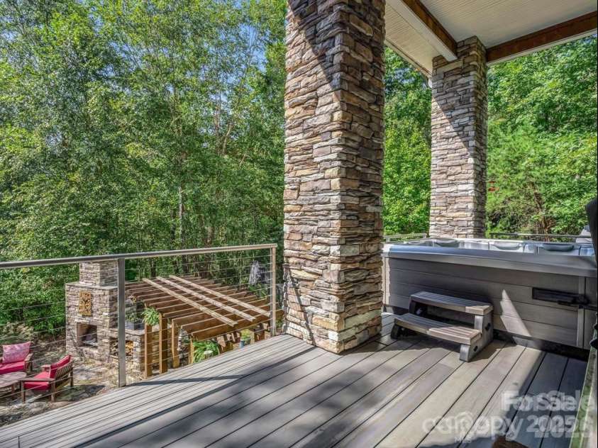 167 Trails End, Lake Lure, NC 28746.  MLS# CAR4245504, YatesRealty ID 9733. Upper deck