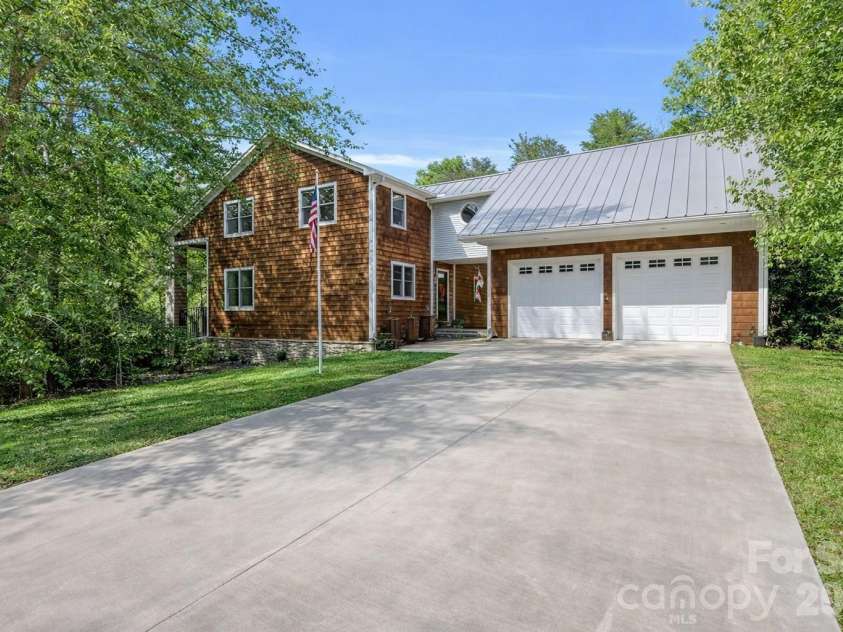 167 Trails End, Lake Lure, NC 28746.  MLS# CAR4245504, YatesRealty ID 9733. Virtually staged green grass along driveway.